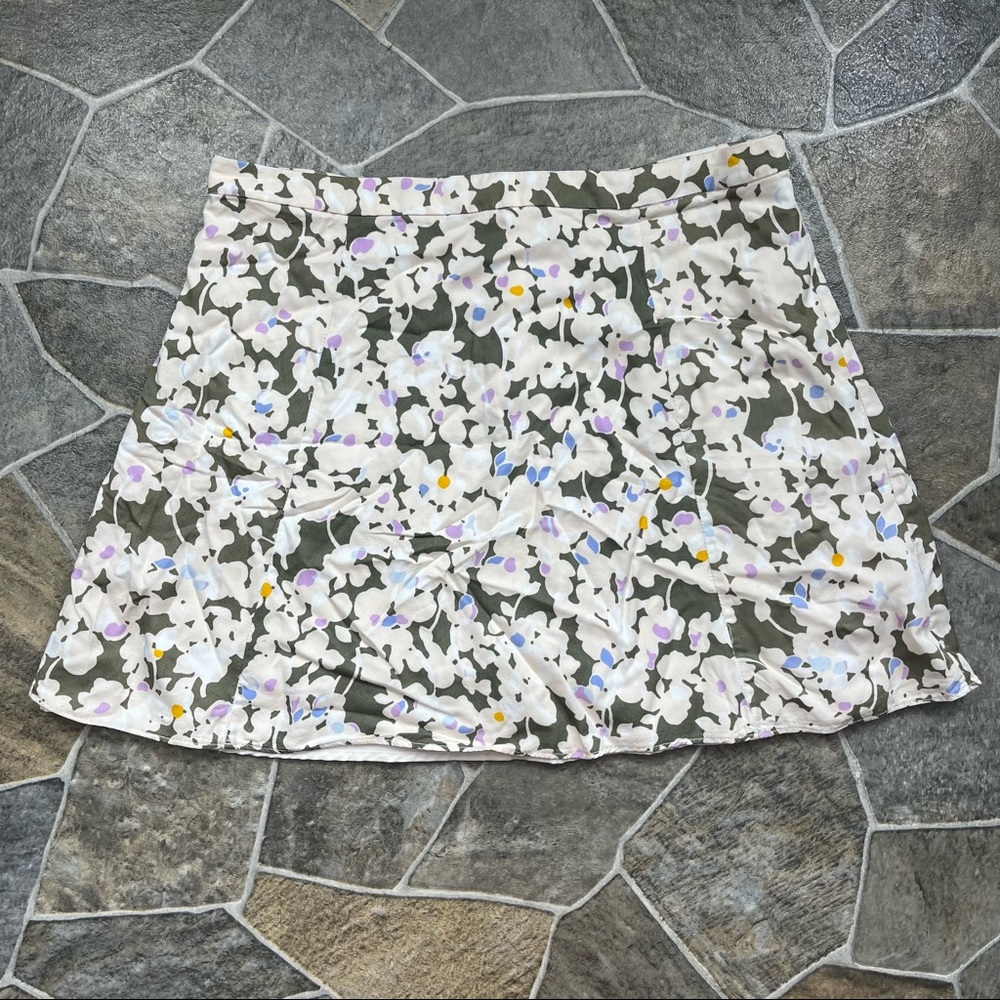 Gap Floral Print Fluted Skirt